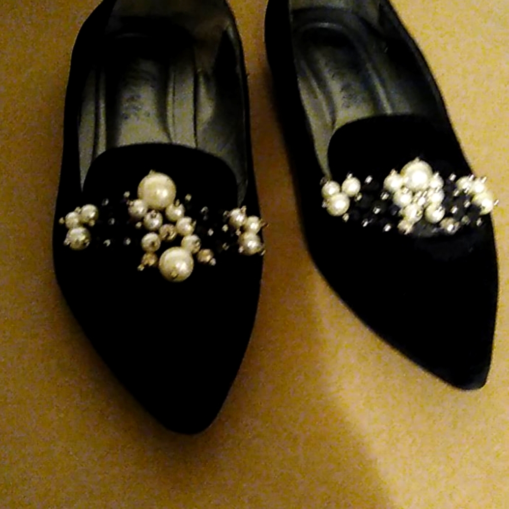 I pair previously owned dressy flats